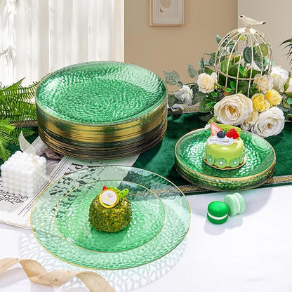 Rubtlamp 100 Pcs Green And Gold Plastic Plates - 10 inch Clear Green Gold Dinner Plates - Hammer Pattern Design - Fancy Disposable Platos - Heavy-Duty Party Platos Ideal for Wedding